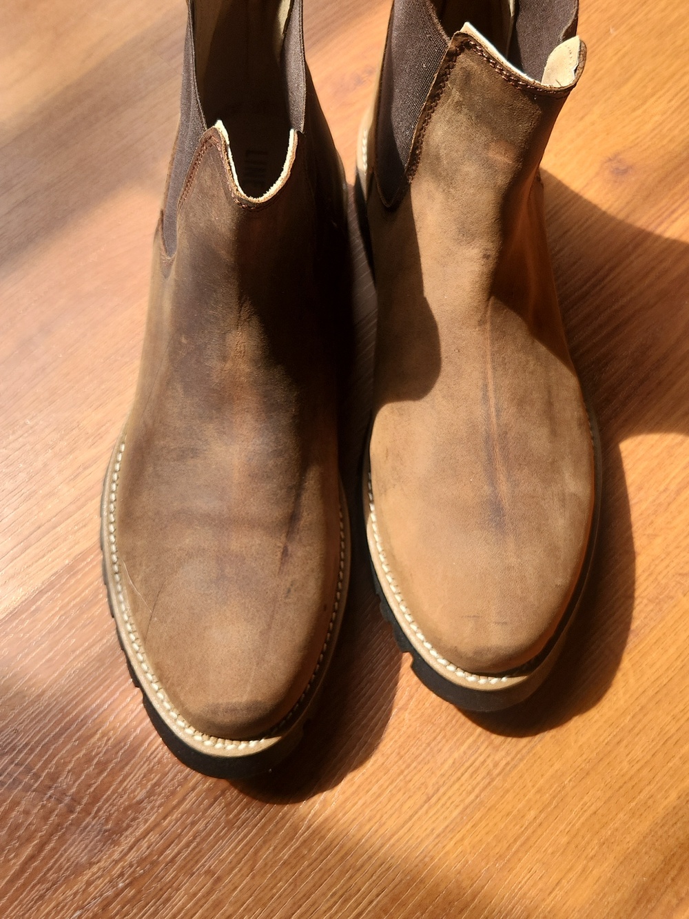 Line of trade Chelsea boots
